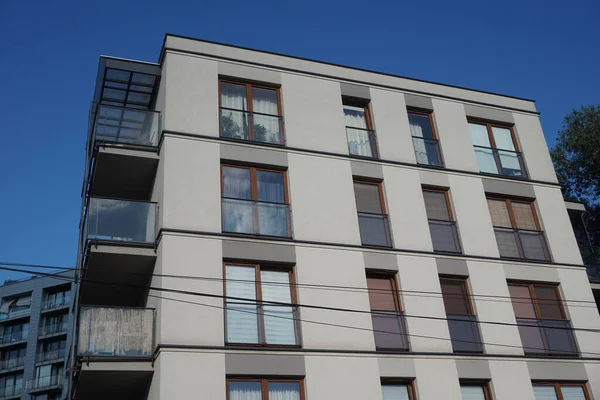 Varşova Polonya Haziran 2022 Balkonlu Modern Konut Binası Emlak Konut — Stok fotoğraf