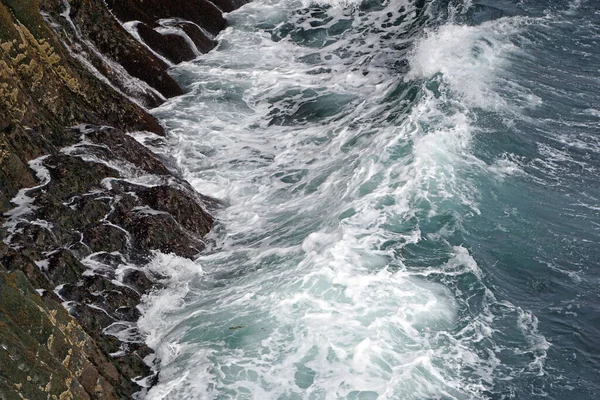 Vlny Skály Útesech Vesnici Arnastrapi Islandu Pohled Shora — Stock fotografie