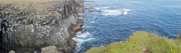 Klippiga Klippor Byn Arnastrapi Vid Snaefellsnes Halvö Island — Stockfoto