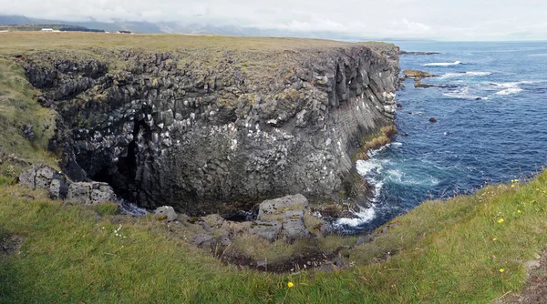 stock image Rocky cliffs in Arnastrapi village at Snaefellsnes Peninsula, Iceland