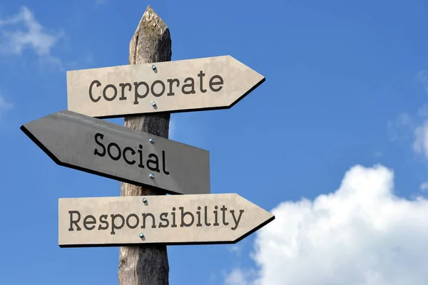 Corporate Social Responsibility Houten Wegwijzer Met Drie Pijlen Lucht Met — Stockfoto