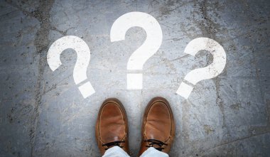 Kahverengi deri ayakkabılar ve üç soru işareti - problem konsepti