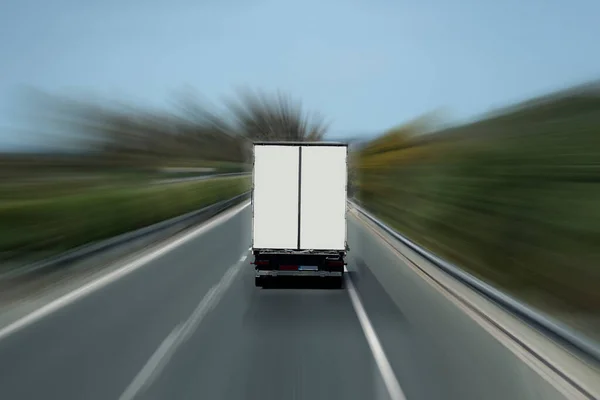 Camión Una Carretera Vista Trasera Efecto Zoom — Foto de Stock