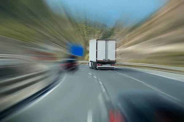Camión Una Carretera Vista Trasera Efecto Zoom — Foto de Stock