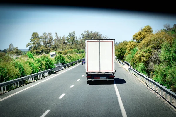 Camión Una Carretera Vista Trasera — Foto de Stock
