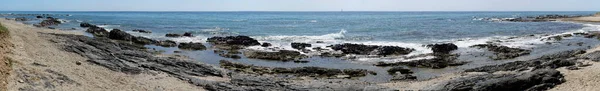Βράχοι Στην Ακτή Της Θάλασσας Στην Cala Mijas Ισπανία Panorama — Φωτογραφία Αρχείου