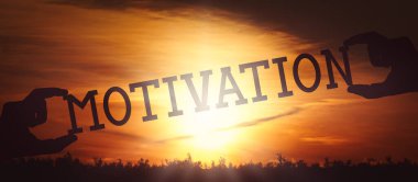 Motivasyon - insan elleri siyah siluet kelime tutuyor