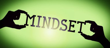 Zihin Seti - insan elleri siyah siluet kelime tutuyor, eğik arkaplan