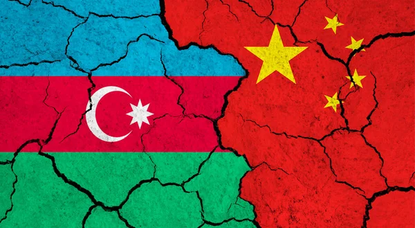 Vlaggen Van Azerbeidzjan China Gebarsten Oppervlak Politiek Relatieconcept — Stockfoto