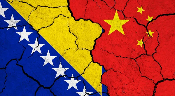 Flagi Bośni Chin Pękniętej Powierzchni Polityka Koncepcja Relacji — Zdjęcie stockowe