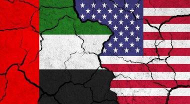 Çatlamış yüzey üzerinde BAE ve ABD bayrakları - politika, ilişki kavramı