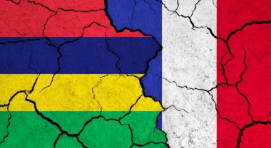 Çatlak yüzeyde Mauritius ve Fransa 'nın bayrakları - politika, ilişki konsepti