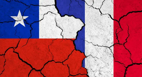 Vlajky Chile Francie Popraskaném Povrchu Politika Koncept Vztahů — Stock fotografie