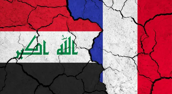 Flaggen Des Irak Und Frankreichs Auf Rissiger Oberfläche Politik Beziehungskonzept — Stockfoto