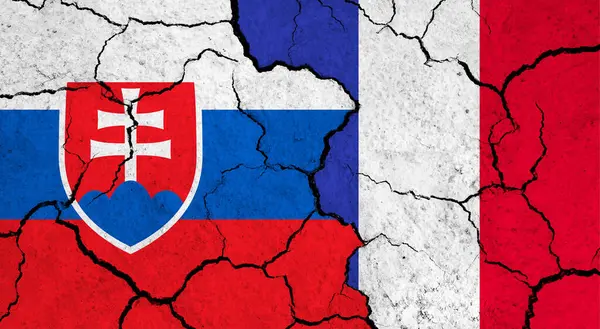 Slovakiens Och Frankrikes Flaggor Sprucken Yta Politik Relationsbegrepp — Stockfoto