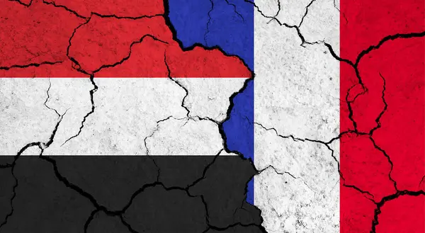 Прапори Ємену Франції Тріснутій Поверхні Політика Концепція Відносин — стокове фото