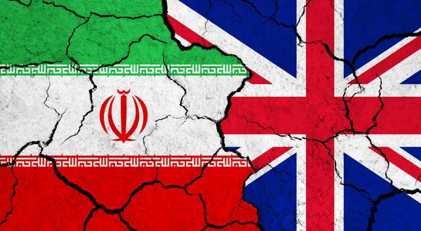 Drapeaux Iran Royaume Uni Sur Une Surface Fissurée Politique Concept — Photo