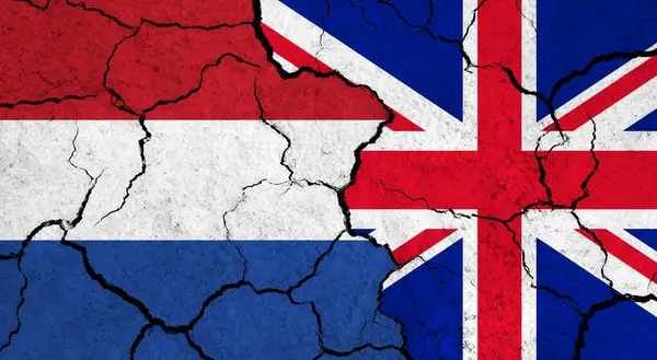 Прапори Нідерландів Великої Британії Тріснутій Поверхні Політика Концепція Відносин — стокове фото