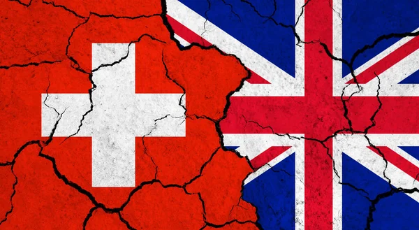 Flaggor Schweiz Och Storbritannien Sprucken Yta Politik Relation Koncept — Stockfoto
