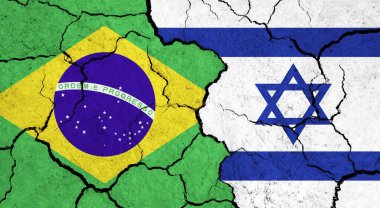 Kırık yüzey üzerinde Brezilya ve İsrail bayrakları - politika, ilişki konsepti