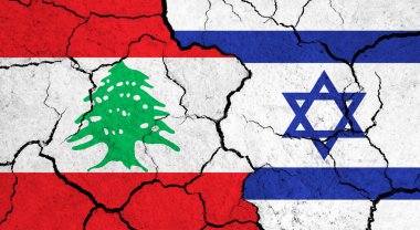 Kırık yüzeyde Lübnan ve İsrail bayrakları - politika, ilişki konsepti