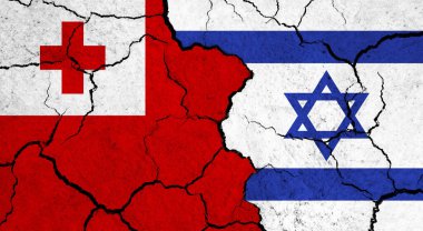 Çatlak yüzeyde Tonga ve İsrail bayrakları - politika, ilişki konsepti