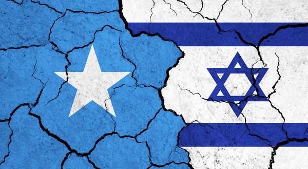 Flaggen Somalias Und Israels Auf Rissiger Oberfläche Politik Beziehungskonzept — Stockfoto