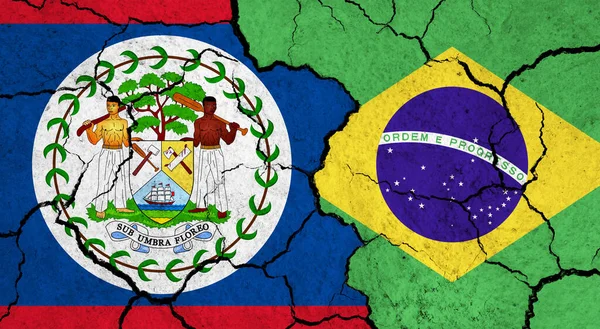 Bandeiras Belize Brasil Superfície Rachada Política Conceito Relacionamento — Fotografia de Stock