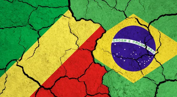 Bandeiras Congo Brasil Superfície Rachada Política Conceito Relacionamento — Fotografia de Stock