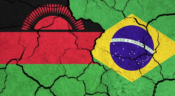 Banderas Malawi Brasil Superficie Agrietada Política Concepto Relación —  Fotos de Stock