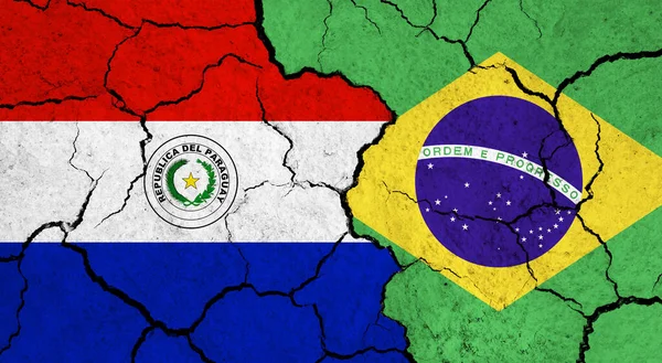 Banderas Paraguay Brasil Superficie Agrietada Política Concepto Relación —  Fotos de Stock