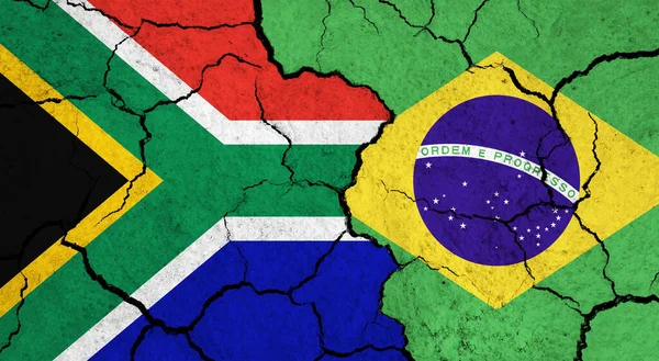 Bandiere Del Sudafrica Del Brasile Superficie Incrinata Politica Concetto Relazione — Foto Stock