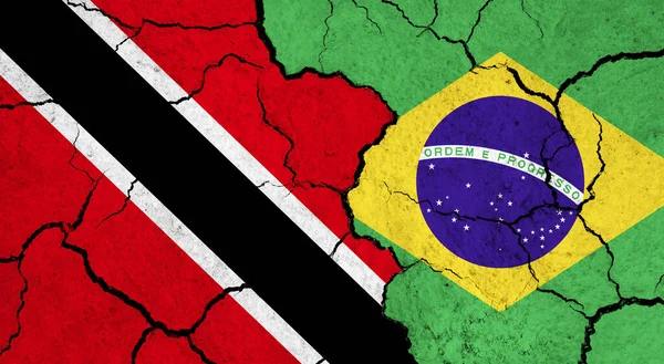 Banderas Trinidad Brasil Superficie Agrietada Política Concepto Relación —  Fotos de Stock