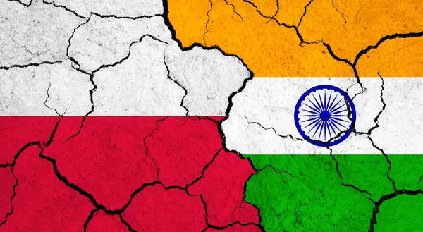 Zászló Lengyelország India Repedt Felületen Politika Kapcsolat Koncepció — Stock Fotó