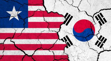 Liberya ve Güney Kore bayrakları çatlak yüzeyde - politika, ilişki konsepti