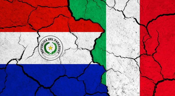 Прапори Парагваю Італії Тріснутій Поверхні Політика Концепція Відносин — стокове фото