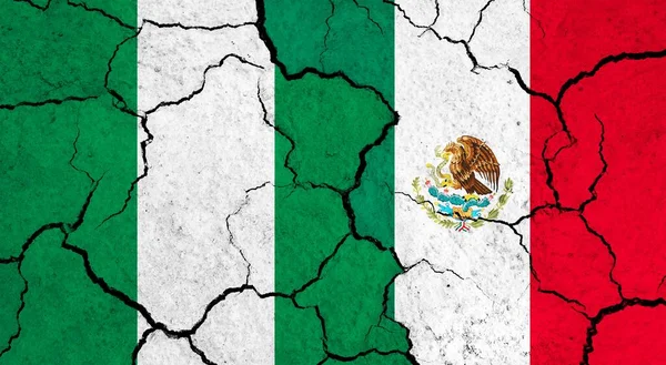 Banderas Nigeria México Superficie Agrietada Política Concepto Relación — Foto de Stock