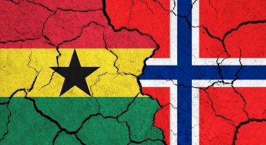Çatlak yüzeyde Gana ve Norveç bayrakları - politika, ilişki konsepti