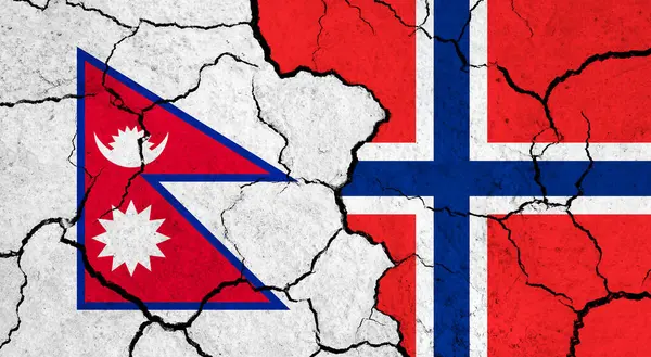 Σημαίες Του Νεπάλ Και Της Νορβηγίας Στην Ραγισμένη Επιφάνεια Πολιτική — Φωτογραφία Αρχείου