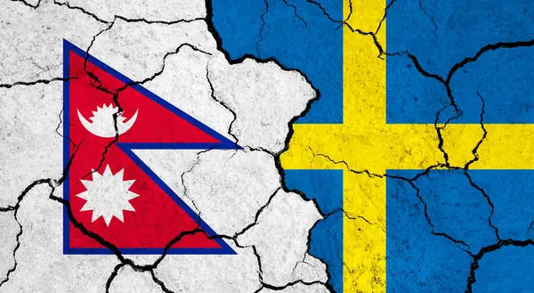 Σημαίες Του Νεπάλ Και Της Σουηδίας Ραγισμένη Επιφάνεια Πολιτική Έννοια — Φωτογραφία Αρχείου