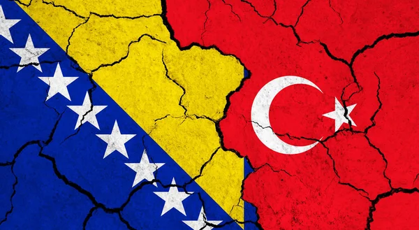 Çatlak yüzey - siyaset ve ilişki kavramı üzerine Bosna-Türkiye bayrakları