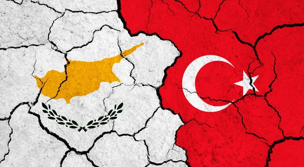 Flaggor Cypern Och Turkiet Spruckna Ytan Politik Relation Koncept — Stockfoto