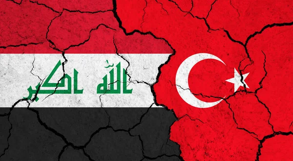 Flagi Iraku Turcji Pękniętej Powierzchni Polityka Koncepcja Relacji — Zdjęcie stockowe