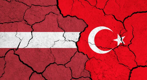 Lettlands Och Turkiets Flaggor Sprucken Yta Politik Relationsbegrepp — Stockfoto