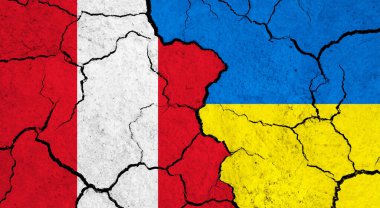 Çatlak yüzeyde Peru ve Ukrayna bayrakları - politika, ilişki konsepti