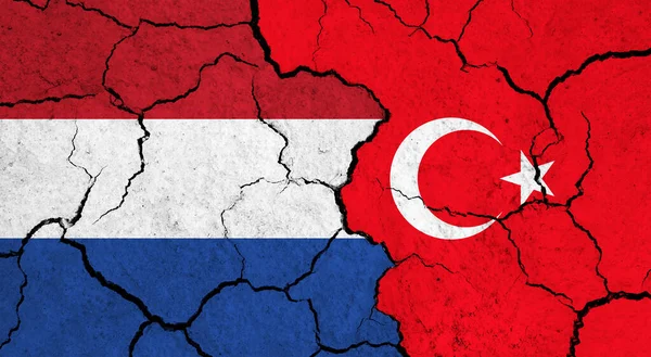 Nederländernas Och Turkiets Flaggor Sprucken Yta Politik Relationsbegrepp — Stockfoto