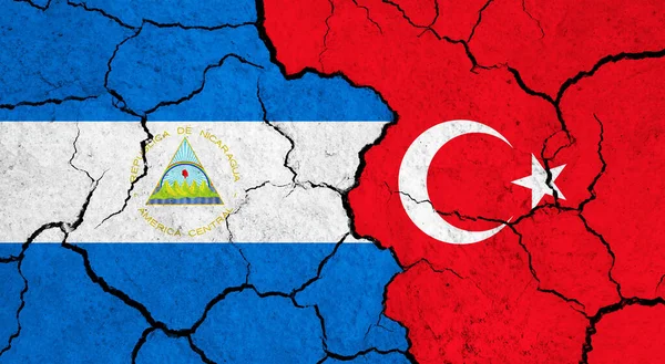 Nicaraguas Och Turkiets Flaggor Sprucken Yta Politik Relationsbegrepp — Stockfoto