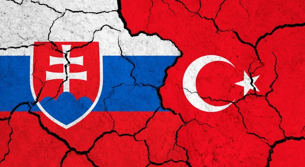 Slovakiens Och Turkiets Flaggor Sprucken Yta Politik Relation Koncept — Stockfoto