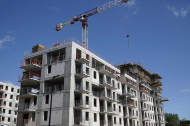 Çok katlı bina yapım aşamasında.