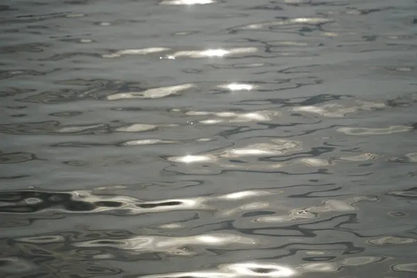 Solen Reflekteras Vattenytan — Stockfoto